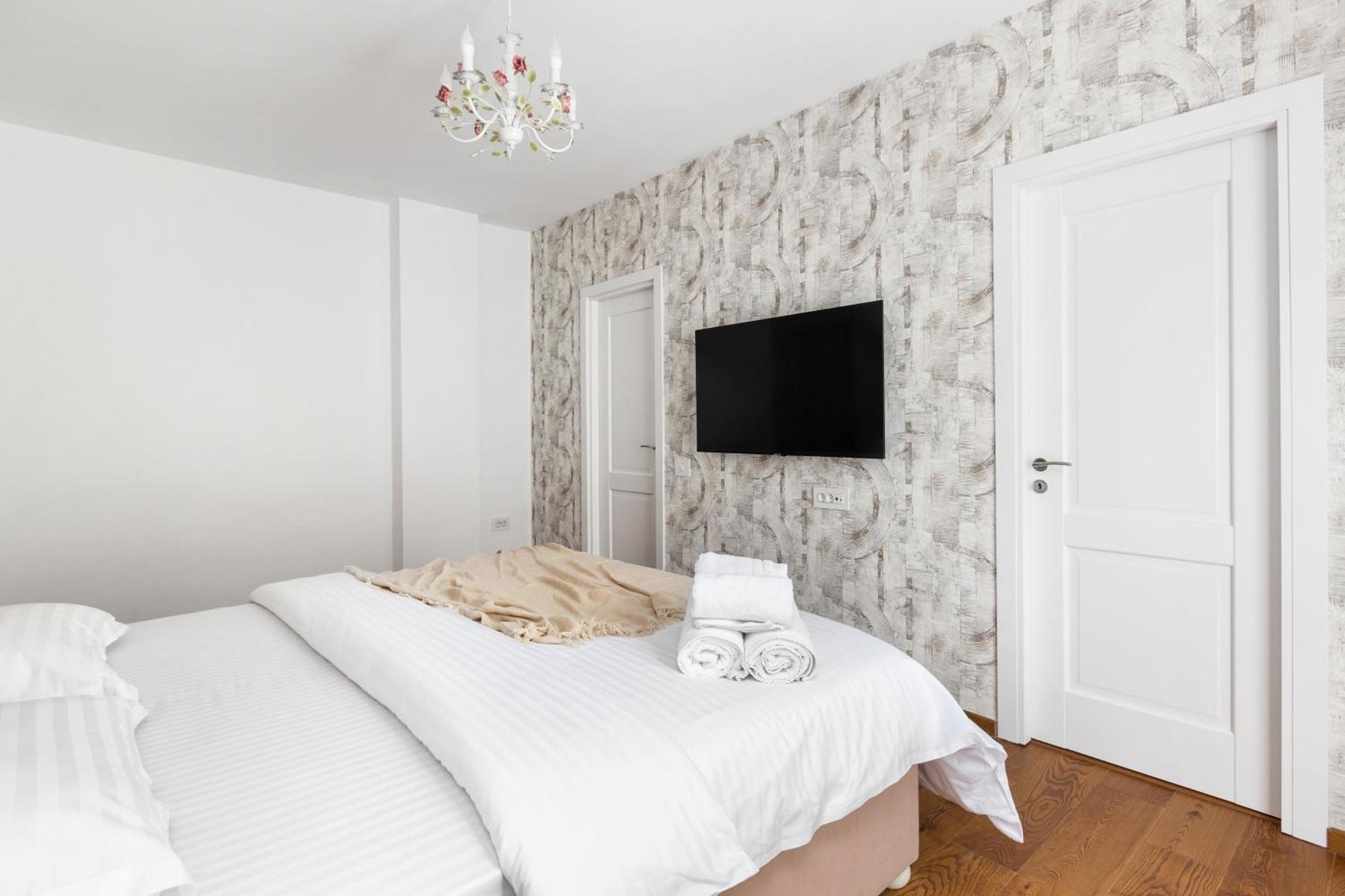 Peak Aparthotel - Old Town - By Cityhost Brašov Exteriér fotografie