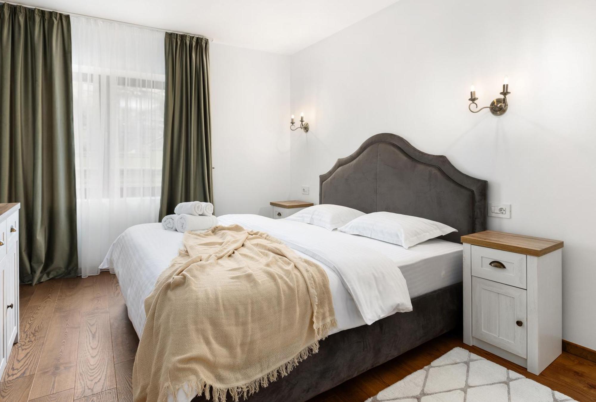 Peak Aparthotel - Old Town - By Cityhost Brašov Exteriér fotografie
