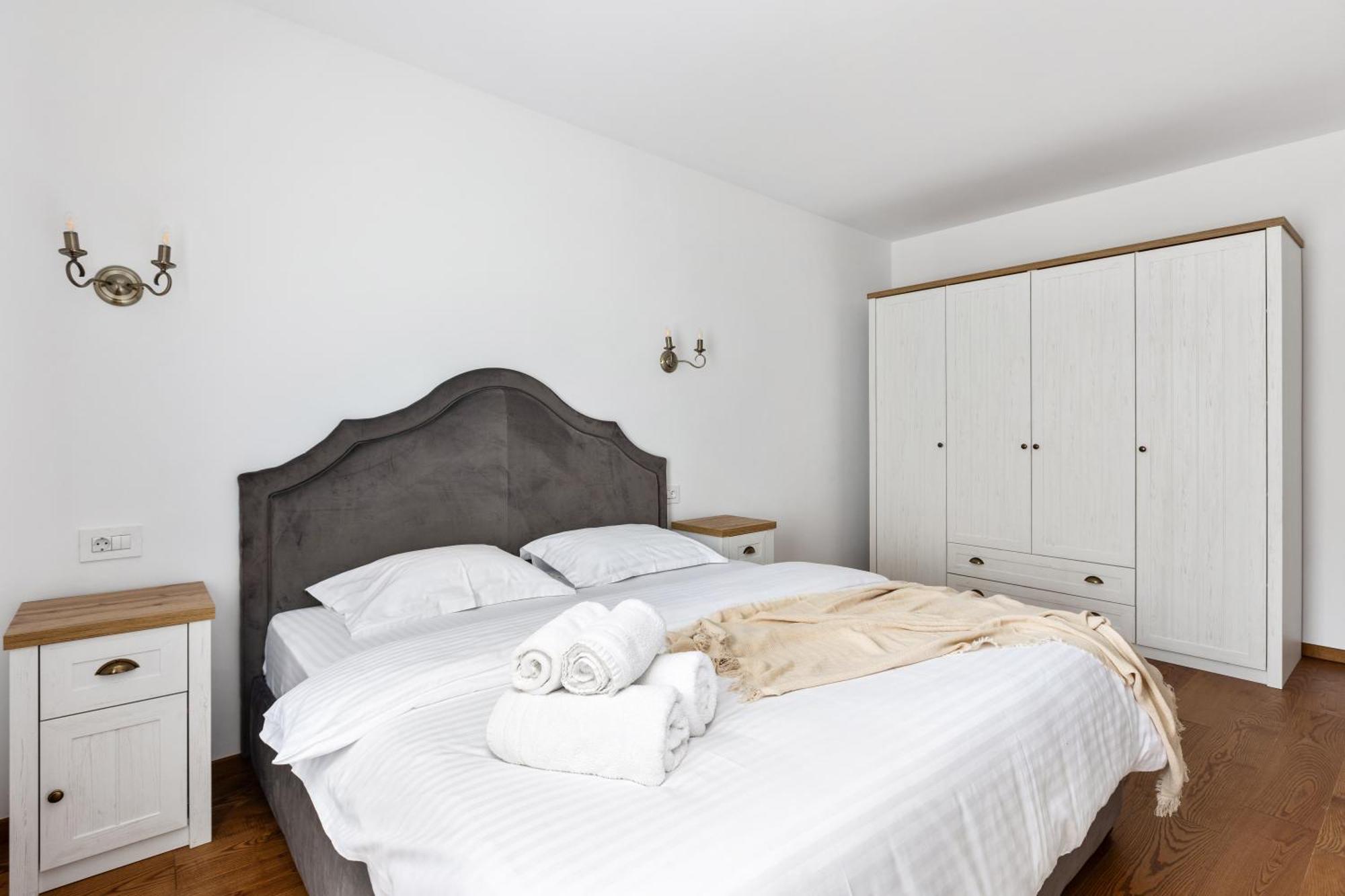 Peak Aparthotel - Old Town - By Cityhost Brašov Exteriér fotografie