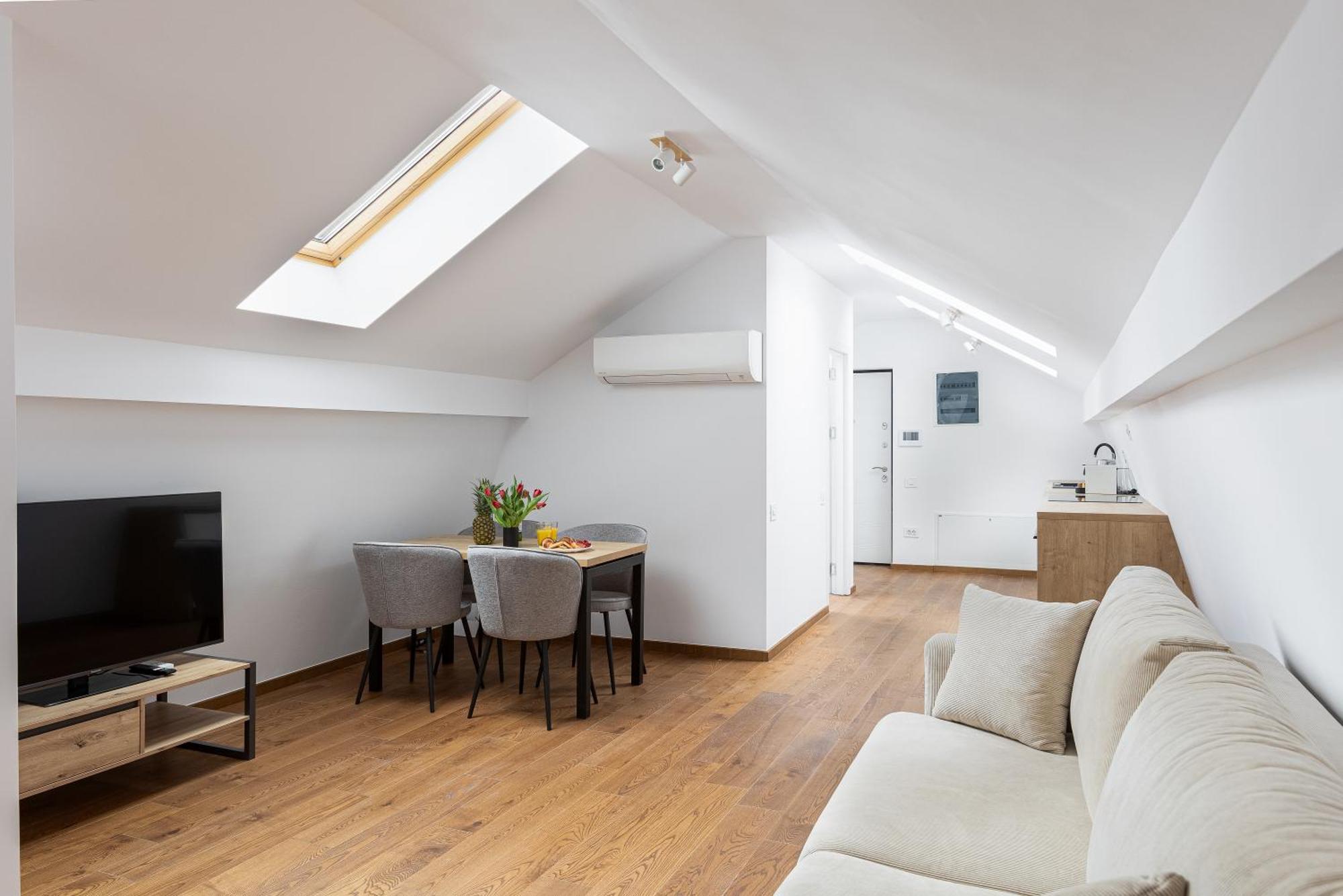 Peak Aparthotel - Old Town - By Cityhost Brašov Exteriér fotografie