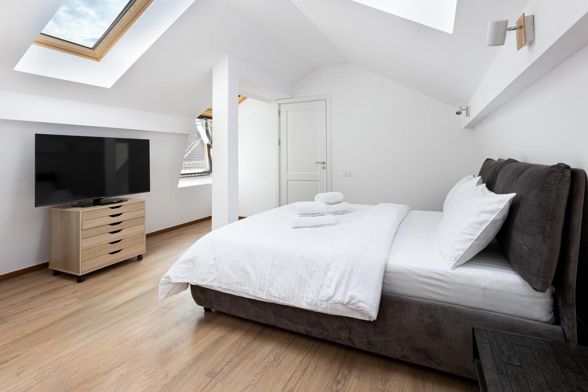 Peak Aparthotel - Old Town - By Cityhost Brašov Exteriér fotografie