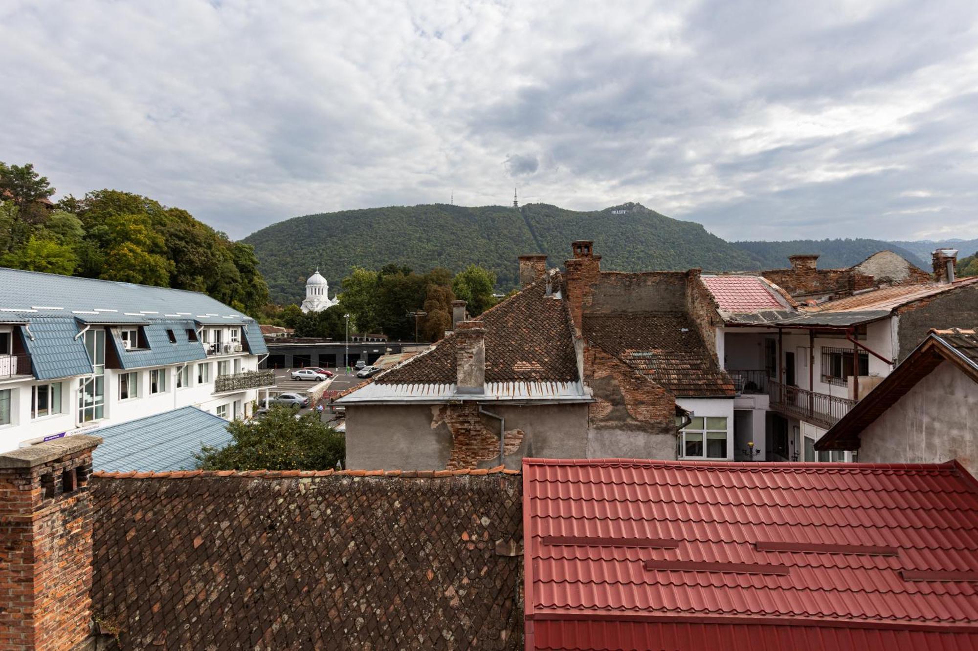 Peak Aparthotel - Old Town - By Cityhost Brašov Exteriér fotografie